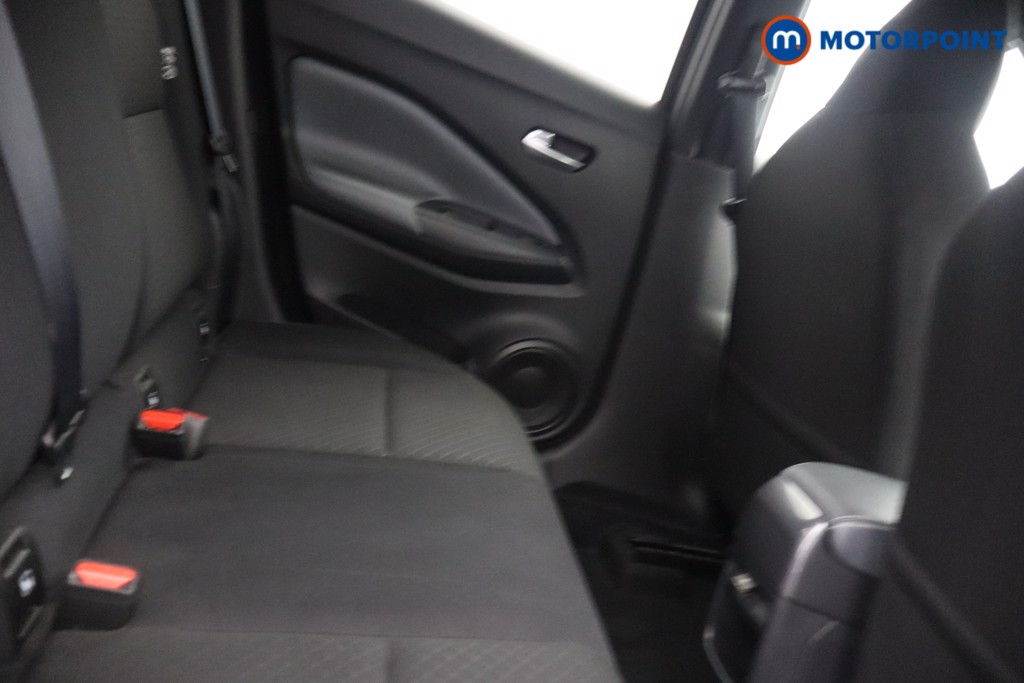 Nissan Juke N-Connecta Automatic Petrol SUV - Stock Number (1652458) - 9th supplementary image