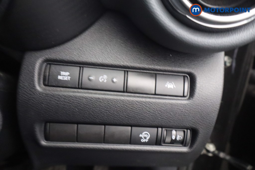 Nissan Juke N-Connecta Automatic Petrol SUV - Stock Number (1652458) - 14th supplementary image