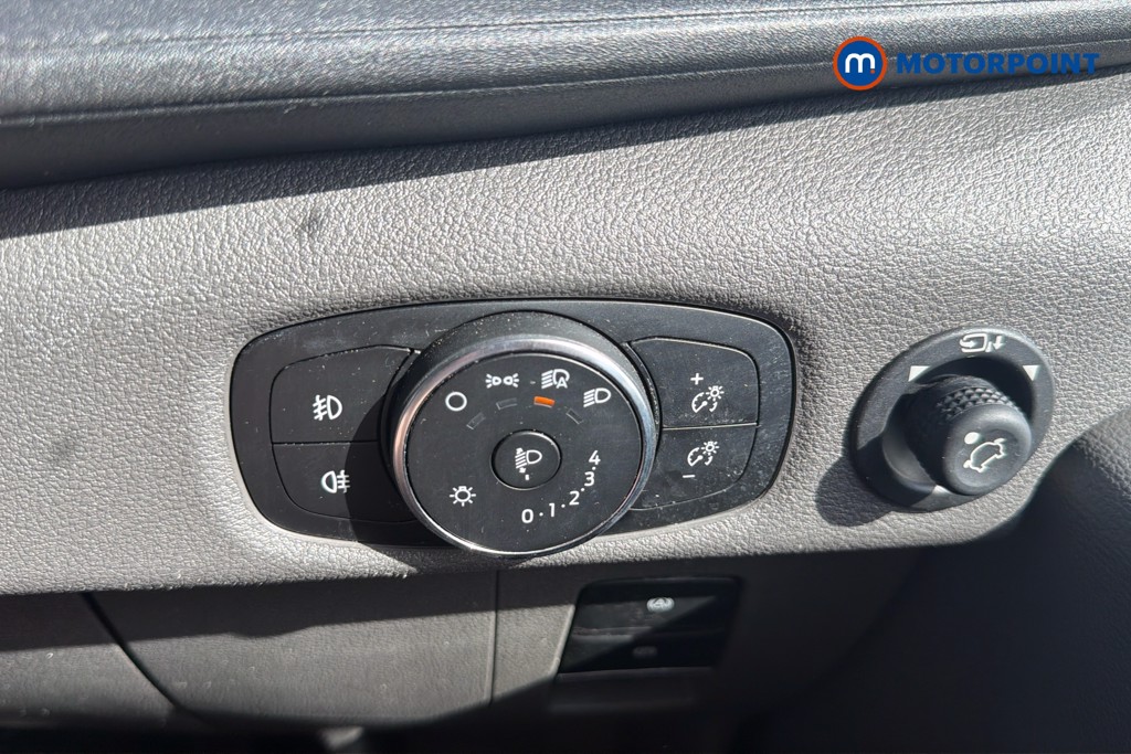 Ford Transit Limited Automatic Diesel Medium Roof Van - Stock Number (1632799) - 18th supplementary image