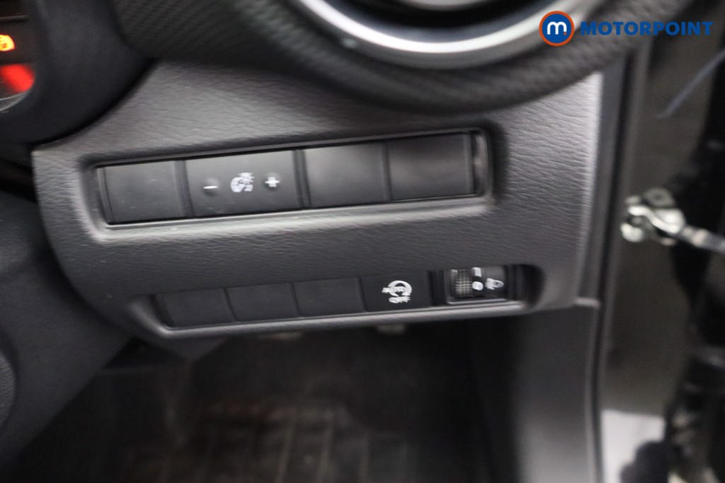 Nissan Juke N-Connecta Automatic Petrol SUV - Stock Number (1642421) - 14th supplementary image