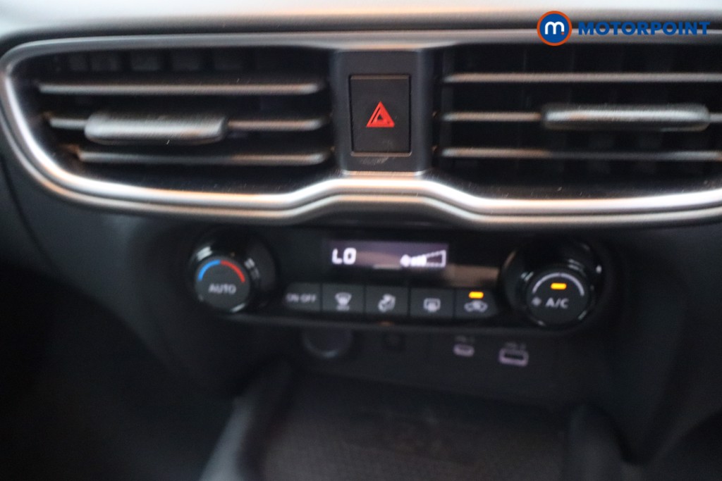 Nissan Juke N-Connecta Automatic Petrol SUV - Stock Number (1642421) - 18th supplementary image