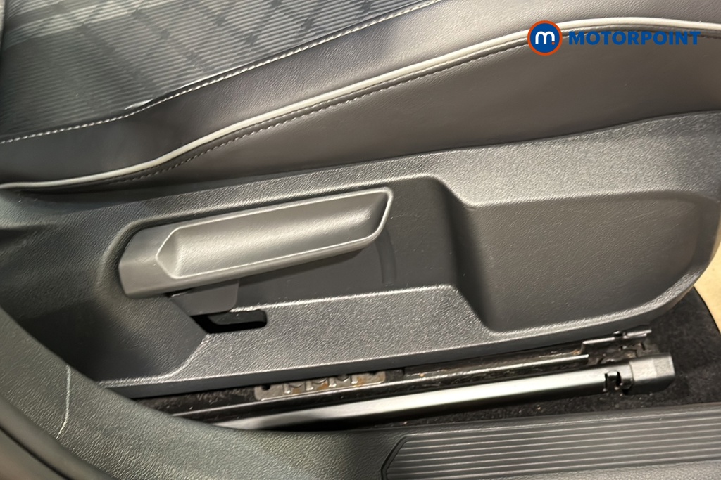 Volkswagen Golf R-Line Manual Petrol Hatchback - Stock Number (1648847) - 998th supplementary image
