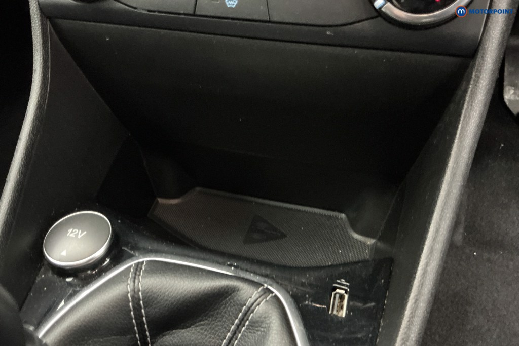 Ford Fiesta Zetec Manual Petrol Hatchback - Stock Number (1649167) - 16th supplementary image