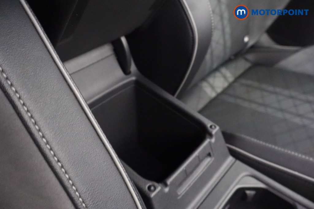 Volkswagen Golf R-Line Manual Petrol Hatchback - Stock Number (1652785) - 13th supplementary image