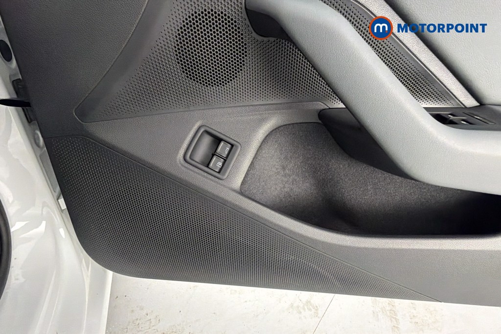 Volkswagen Passat Life Automatic Petrol Plug-In Hybrid Estate - Stock Number (1655497) - 21st supplementary image