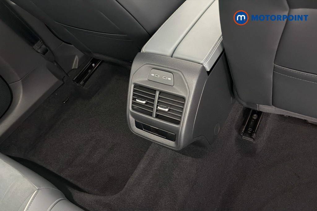 Volkswagen Passat Life Automatic Petrol Plug-In Hybrid Estate - Stock Number (1655497) - 30th supplementary image