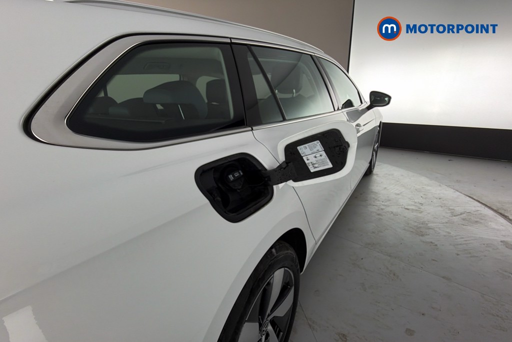 Volkswagen Passat Life Automatic Petrol Plug-In Hybrid Estate - Stock Number (1655497) - 41st supplementary image