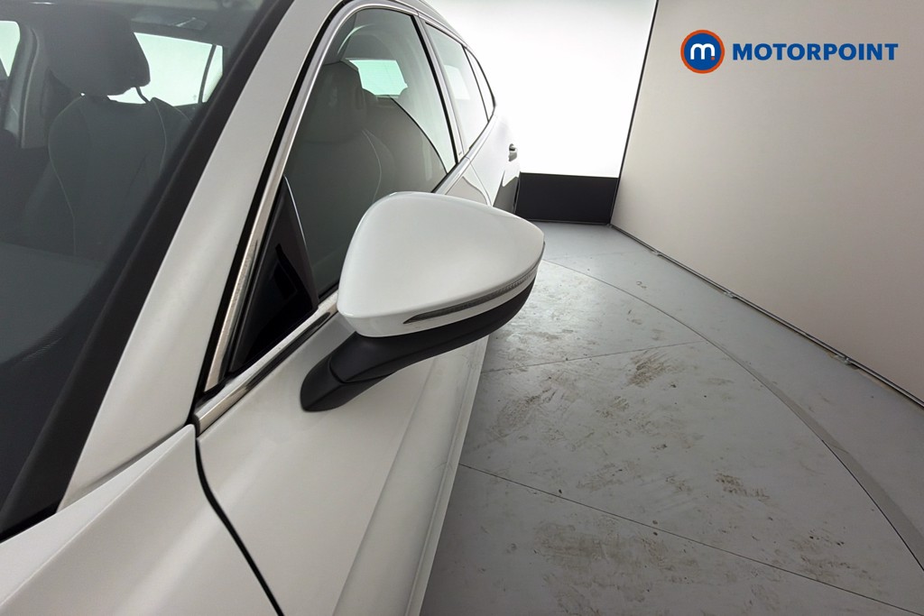 Volkswagen Passat Life Automatic Petrol Plug-In Hybrid Estate - Stock Number (1655497) - 43rd supplementary image