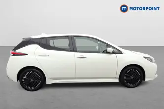 Nissan Leaf N-Connecta Automatic Electric Hatchback - Stock Number (1655762) - Drivers side