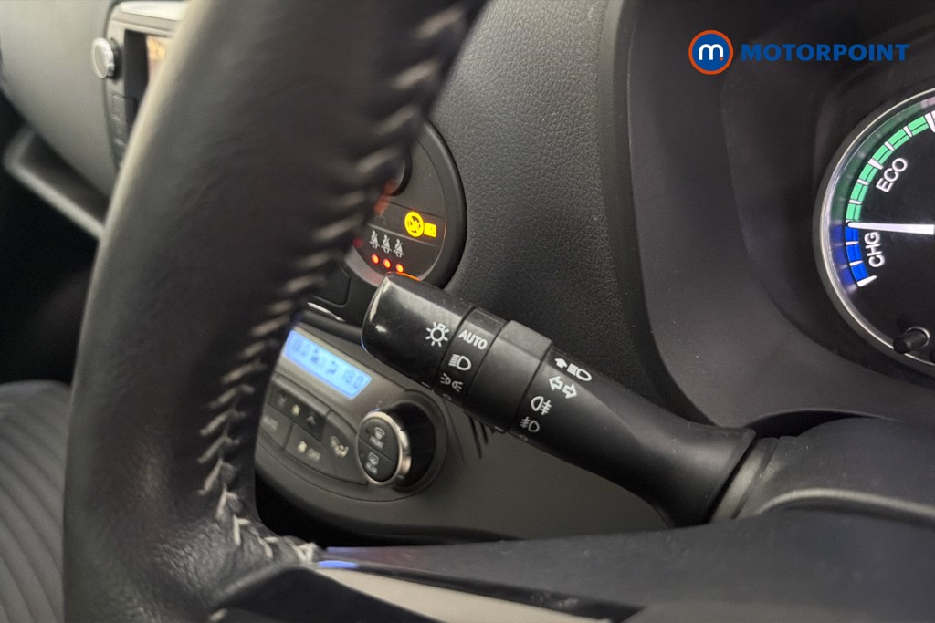 Toyota Yaris Excel Automatic Petrol-Electric Hybrid Hatchback - Stock Number (1639876) - 6th supplementary image