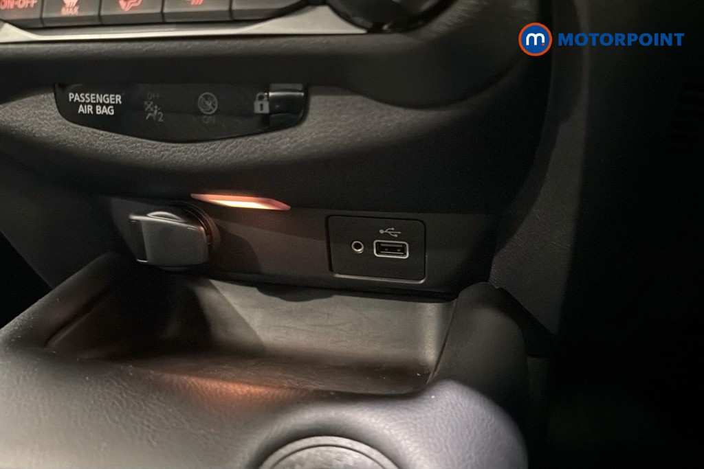 Nissan Juke N-Connecta Automatic Petrol SUV - Stock Number (1649036) - 17th supplementary image
