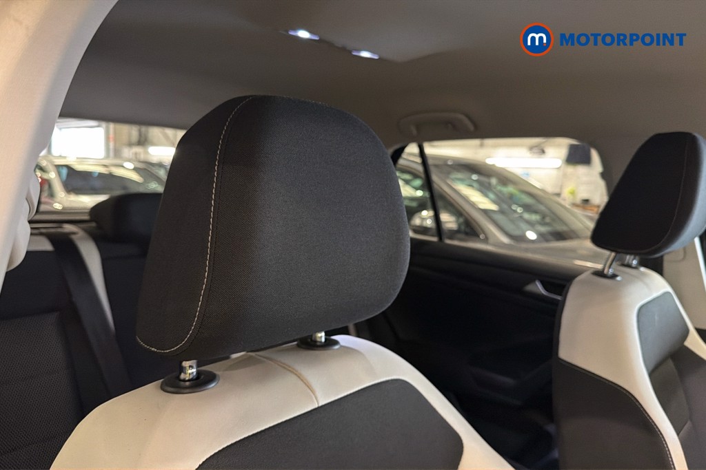 Volkswagen T-Roc SEL Manual Petrol SUV - Stock Number (1649380) - 23rd supplementary image