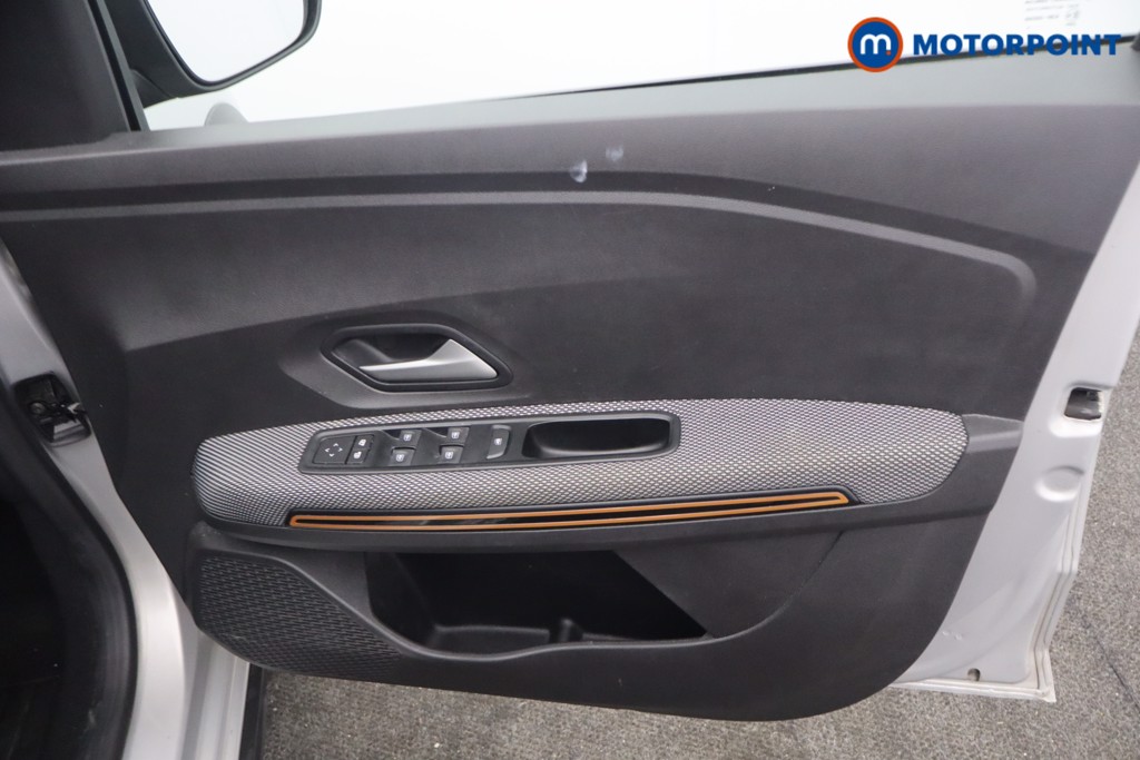 Dacia Sandero Stepway Journey Manual Petrol Hatchback - Stock Number (1651805) - 8th supplementary image