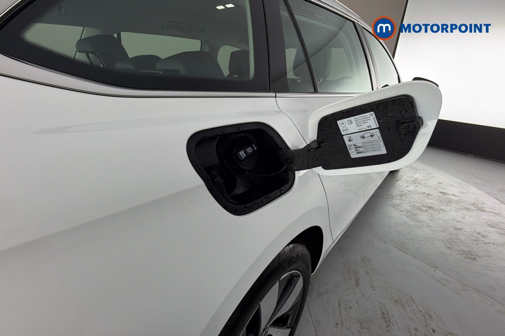 Volkswagen Passat Life Automatic Petrol Plug-In Hybrid Estate - Stock Number (1655496) - 41st supplementary image
