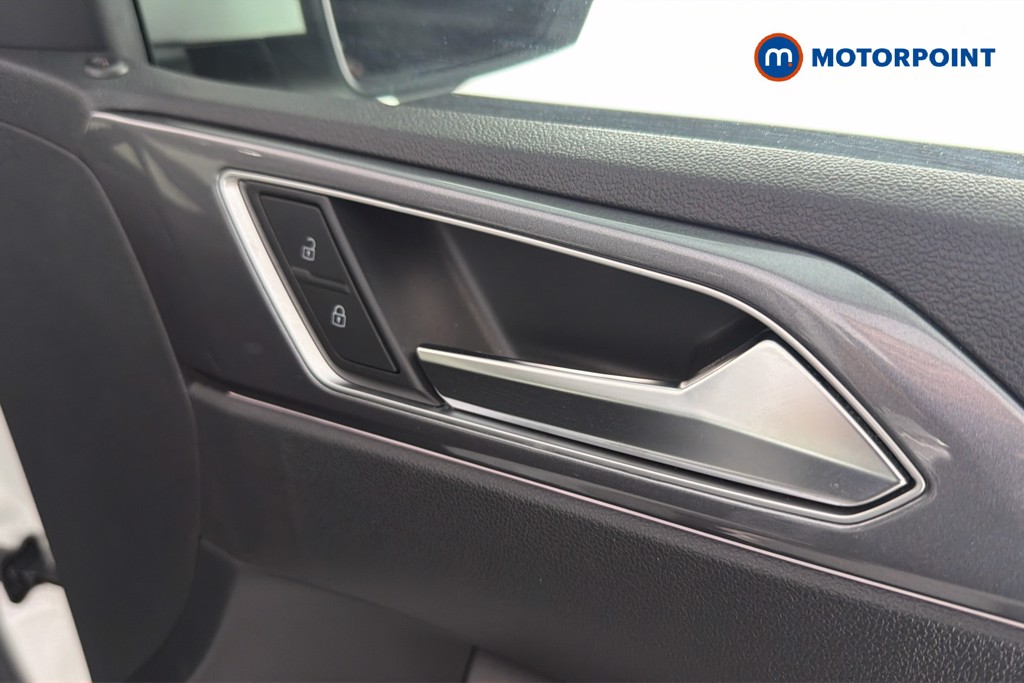 Volkswagen Polo SEL Manual Petrol Hatchback - Stock Number (1656102) - 42nd supplementary image