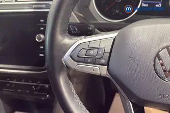 Volkswagen Tiguan Life Manual Petrol SUV - Stock Number (1656373) - 4th supplementary image