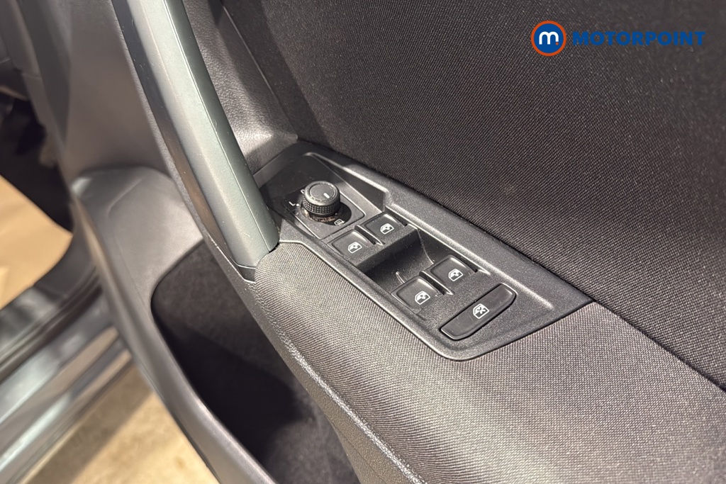 Volkswagen Tiguan Life Manual Petrol SUV - Stock Number (1656373) - 19th supplementary image