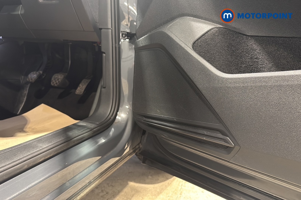 Volkswagen Tiguan Life Manual Petrol SUV - Stock Number (1656373) - 21st supplementary image