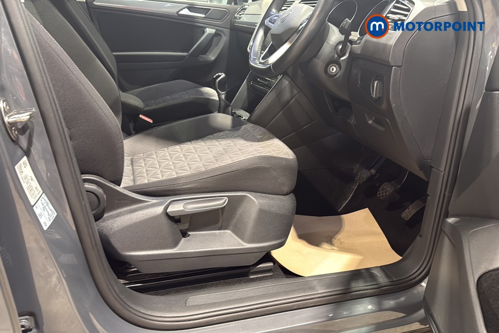 Volkswagen Tiguan Life Manual Petrol SUV - Stock Number (1656373) - 24th supplementary image