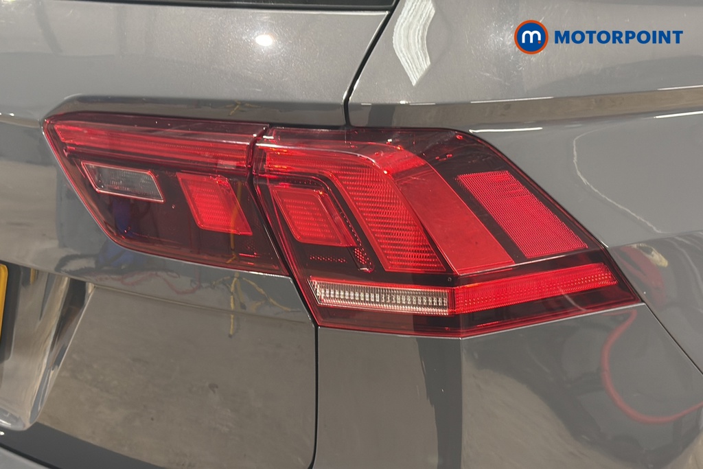 Volkswagen Tiguan Life Manual Petrol SUV - Stock Number (1656373) - 39th supplementary image