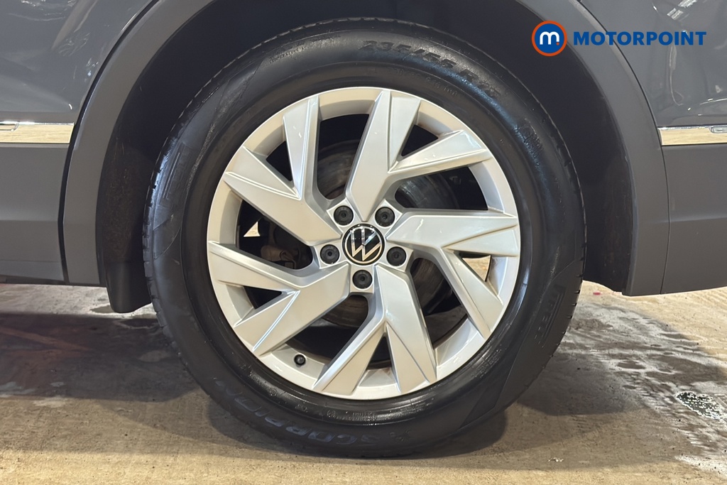 Volkswagen Tiguan Life Manual Petrol SUV - Stock Number (1656373) - 45th supplementary image