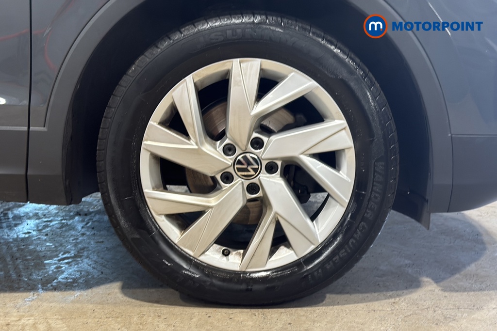 Volkswagen Tiguan Life Manual Petrol SUV - Stock Number (1656373) - 47th supplementary image