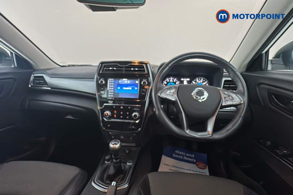 Ssangyong Tivoli Ventura Manual Petrol SUV - Stock Number (1632326) - 2nd supplementary image