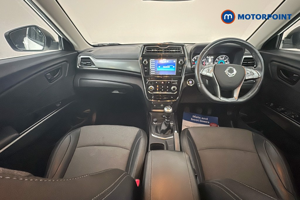 Ssangyong Tivoli Ventura Manual Petrol SUV - Stock Number (1632326) - 1st supplementary image