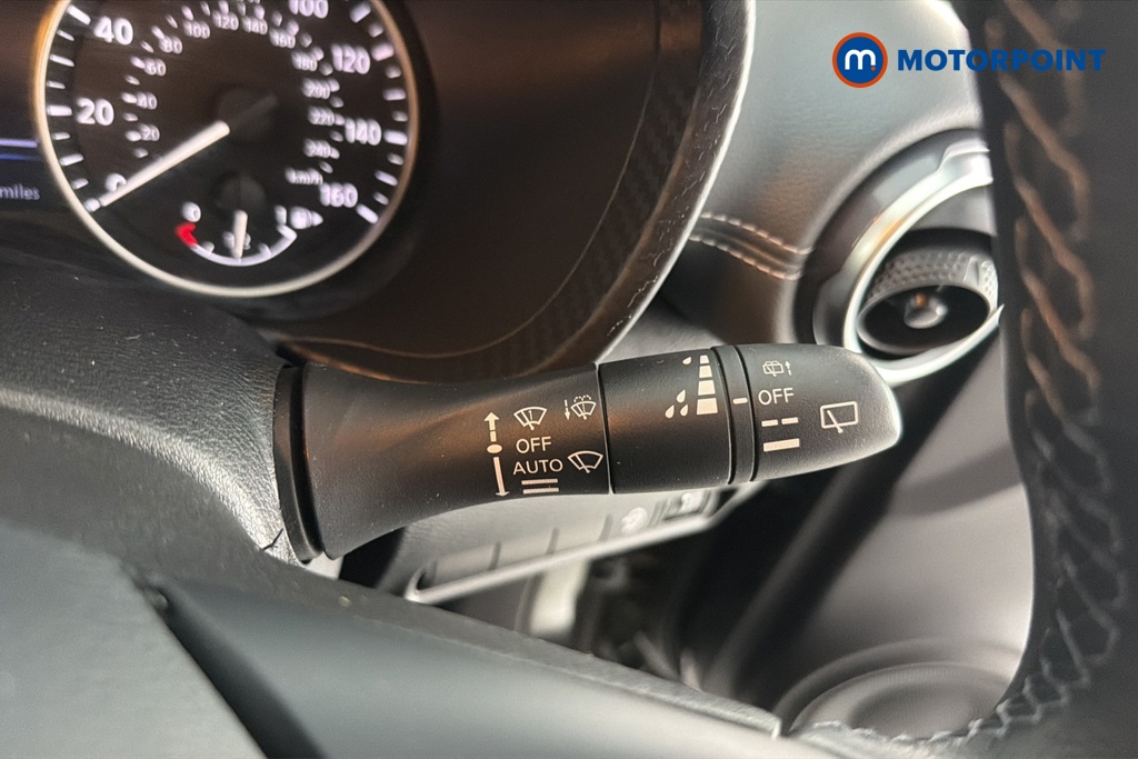 Nissan Juke N-Connecta Manual Petrol SUV - Stock Number (1656332) - 6th supplementary image