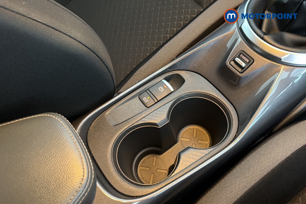 Nissan Juke N-Connecta Manual Petrol SUV - Stock Number (1656332) - 16th supplementary image