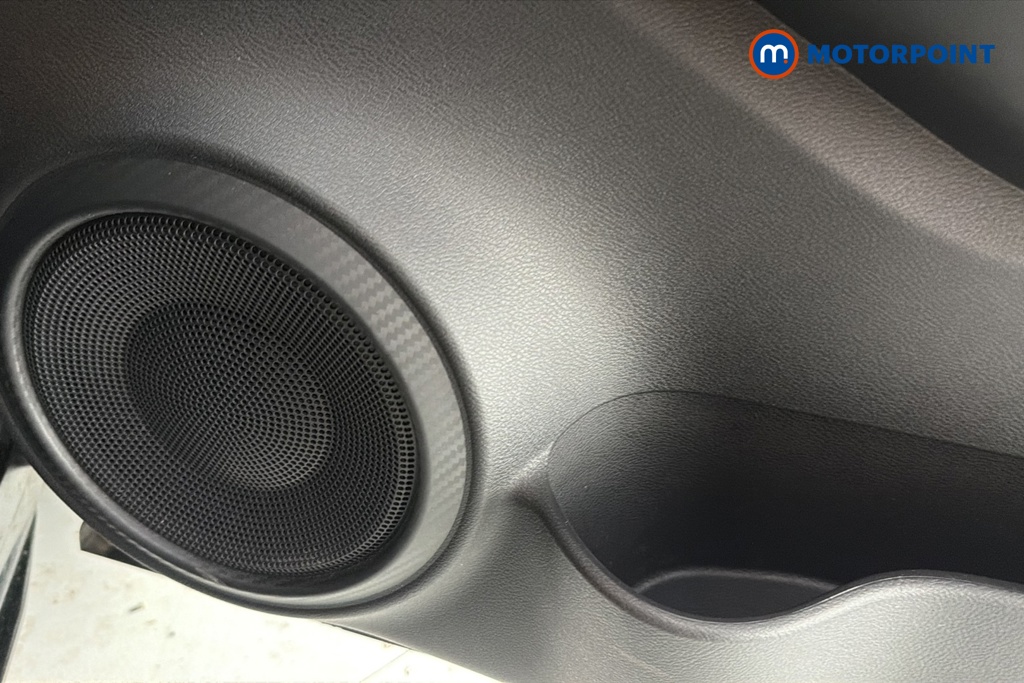 Nissan Juke N-Connecta Manual Petrol SUV - Stock Number (1656332) - 21st supplementary image