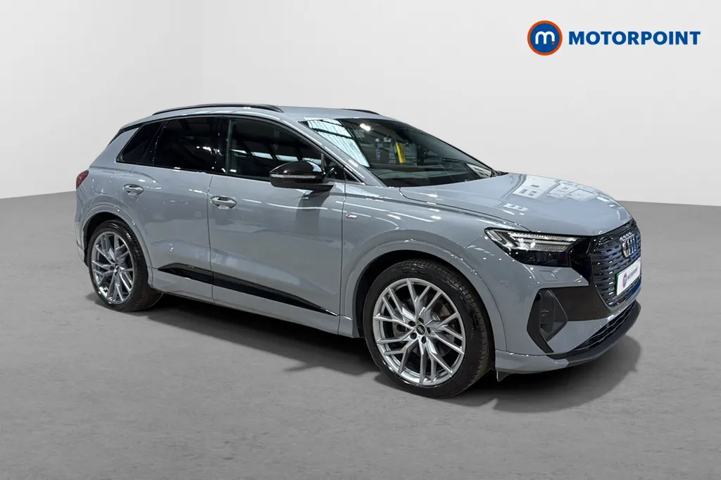 AUDI Q4