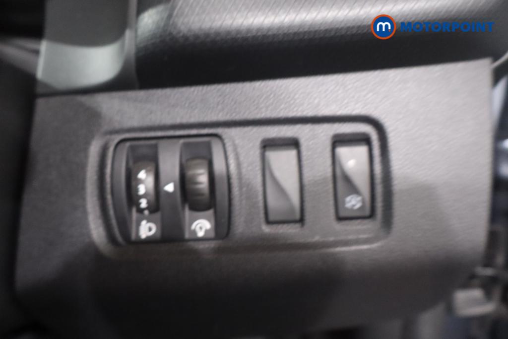 Renault Clio Iconic Manual Diesel Hatchback - Stock Number (1651125) - 11th supplementary image