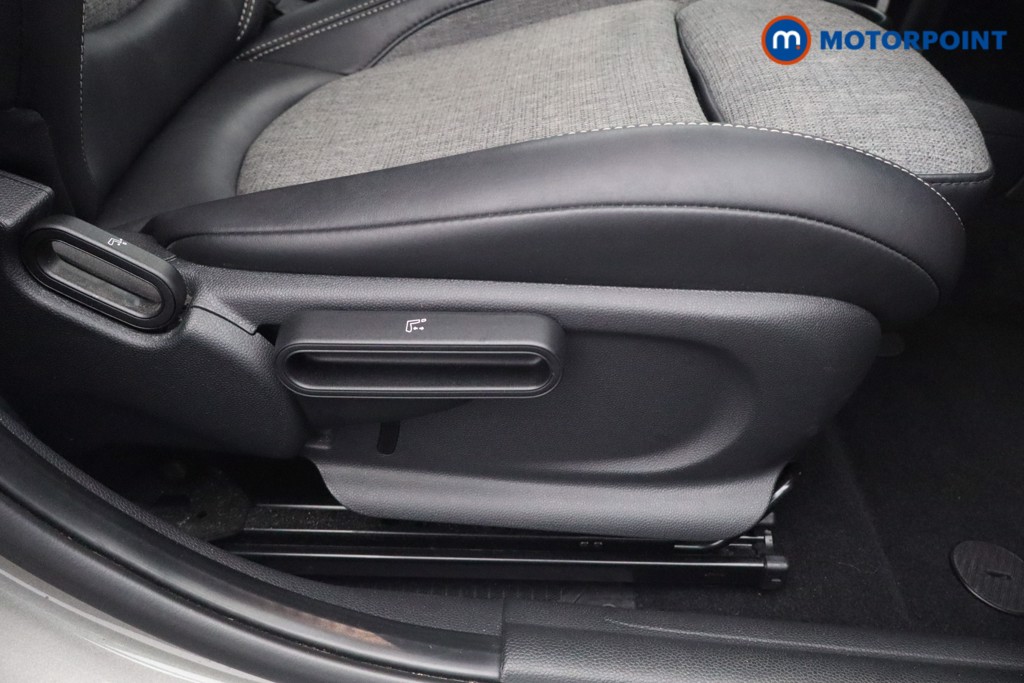 Mini Hatchback Cooper Manual Petrol Hatchback - Stock Number (1654098) - 21st supplementary image