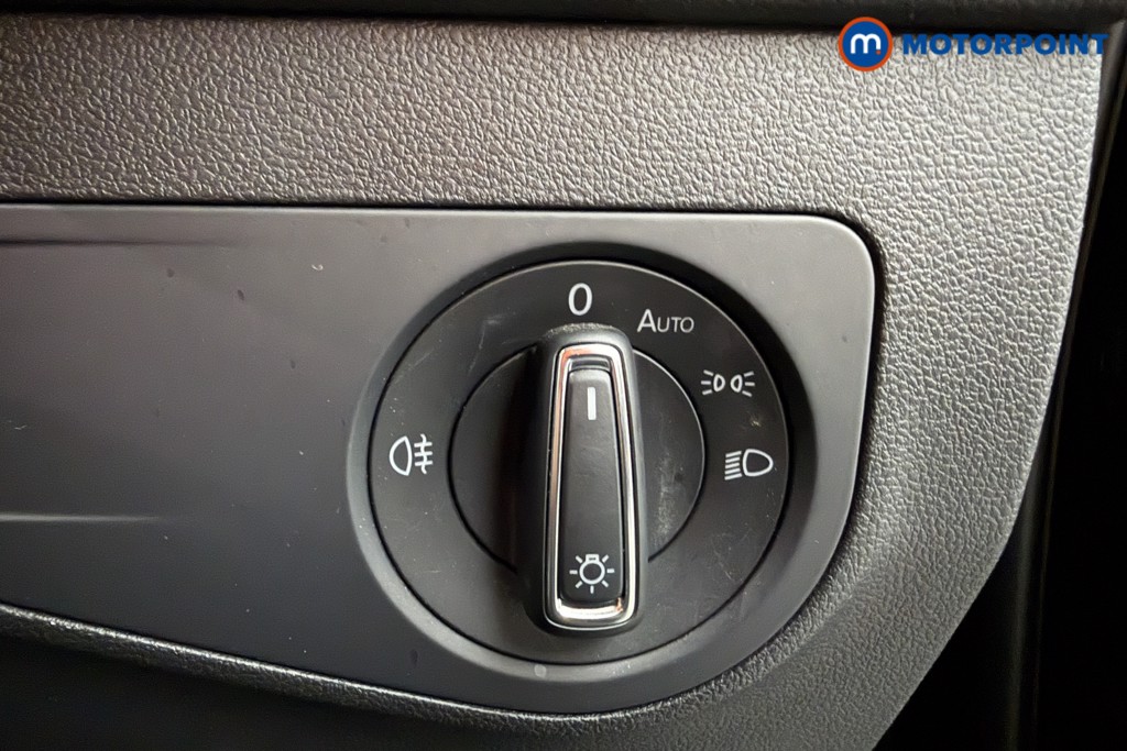 Volkswagen Tiguan Life Manual Petrol SUV - Stock Number (1654398) - 5th supplementary image