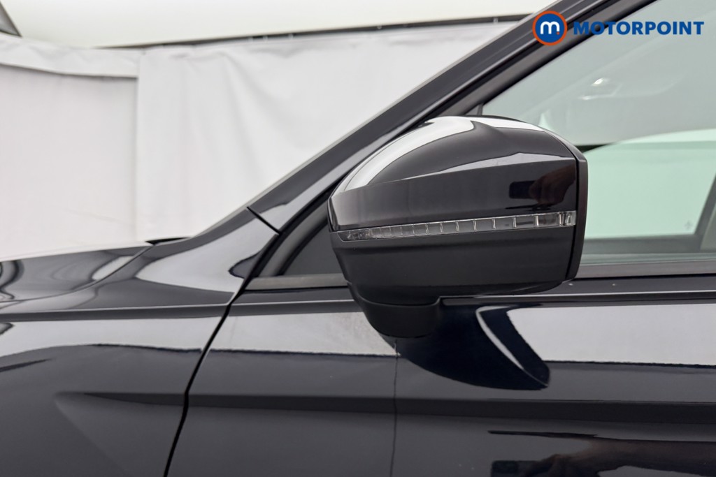 Volkswagen Tiguan Life Manual Petrol SUV - Stock Number (1654398) - 20th supplementary image