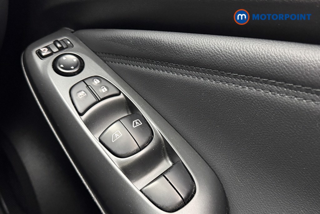 Nissan Juke N-Connecta Automatic Petrol SUV - Stock Number (1642440) - 17th supplementary image