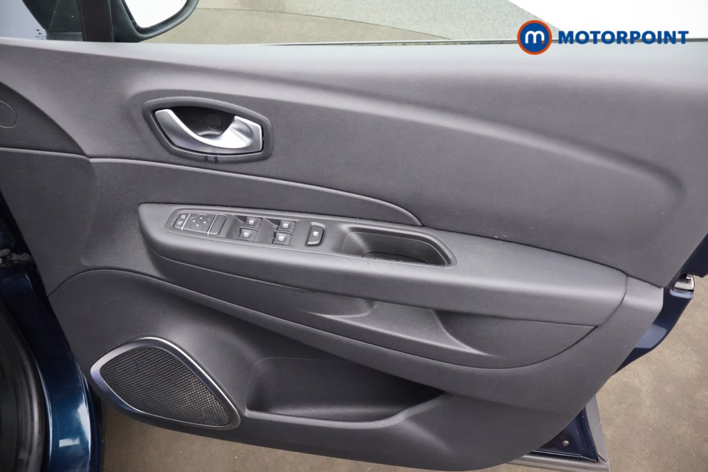 Renault Captur Iconic Manual Diesel SUV - Stock Number (1645076) - 14th supplementary image