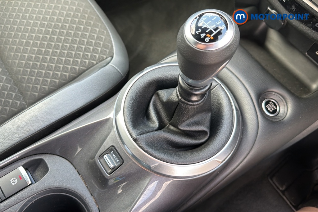 Nissan Juke N-Connecta Manual Petrol SUV - Stock Number (1650657) - 15th supplementary image