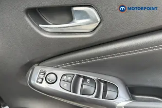 Nissan Juke N-Connecta Manual Petrol SUV - Stock Number (1650657) - 19th supplementary image