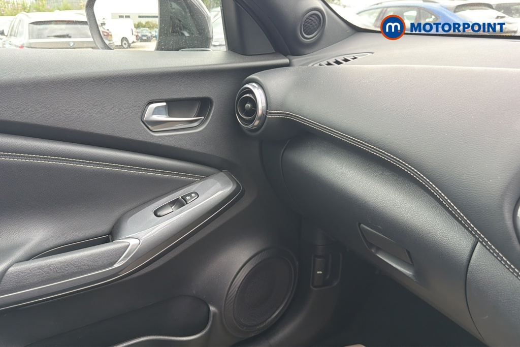 Nissan Juke N-Connecta Automatic Petrol-Electric Hybrid SUV - Stock Number (1651395) - 10th supplementary image