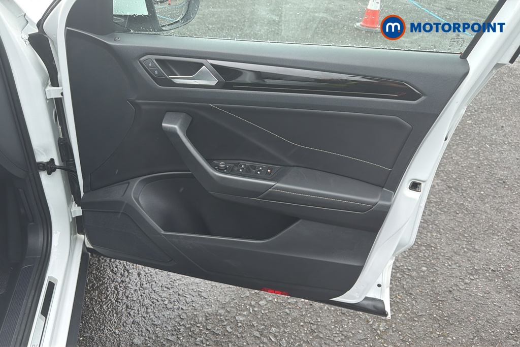 Volkswagen T-Roc R-Line Manual Petrol SUV - Stock Number (1652340) - 18th supplementary image