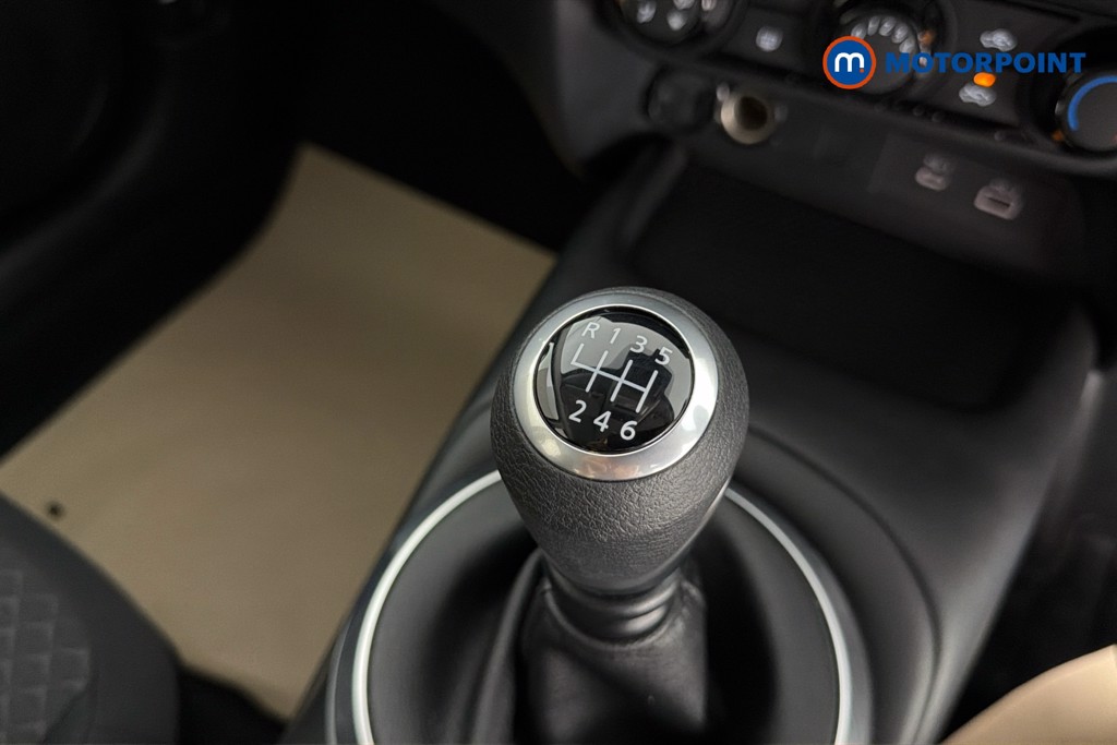 Nissan Juke Acenta Premium Manual Petrol SUV - Stock Number (1652439) - 15th supplementary image