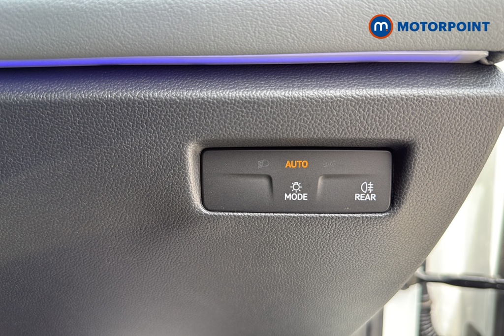 Volkswagen Passat Life Automatic Petrol Plug-In Hybrid Estate - Stock Number (1655211) - 11th supplementary image