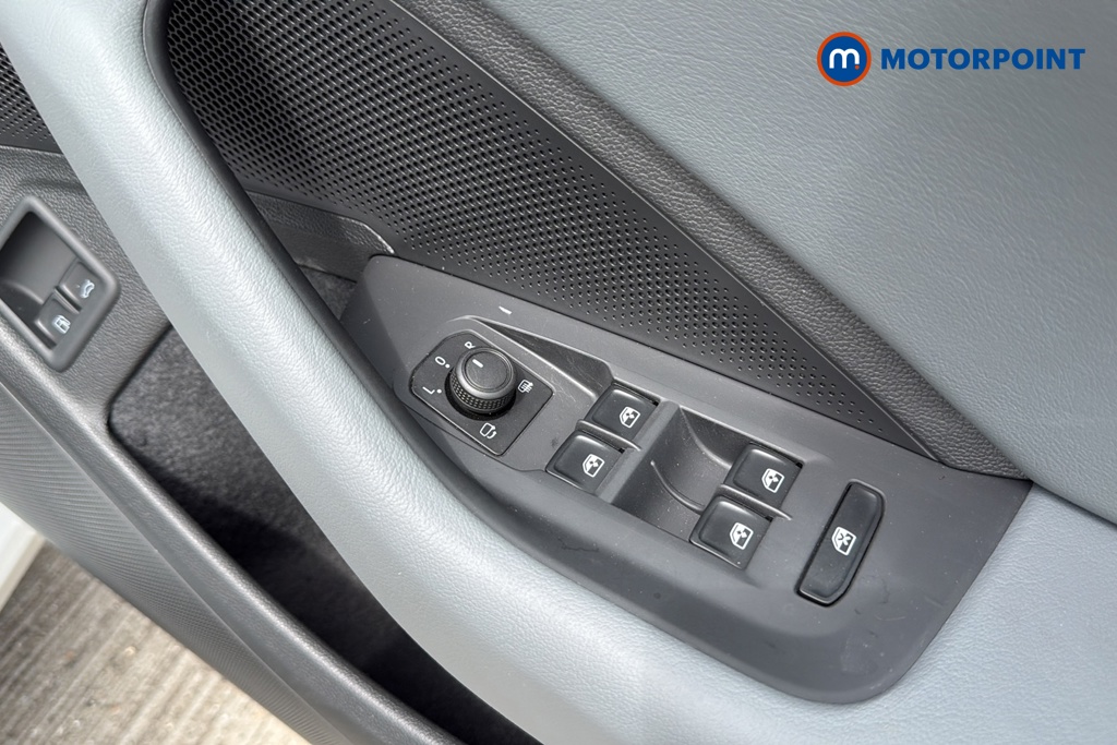 Volkswagen Passat Life Automatic Petrol Plug-In Hybrid Estate - Stock Number (1655211) - 19th supplementary image
