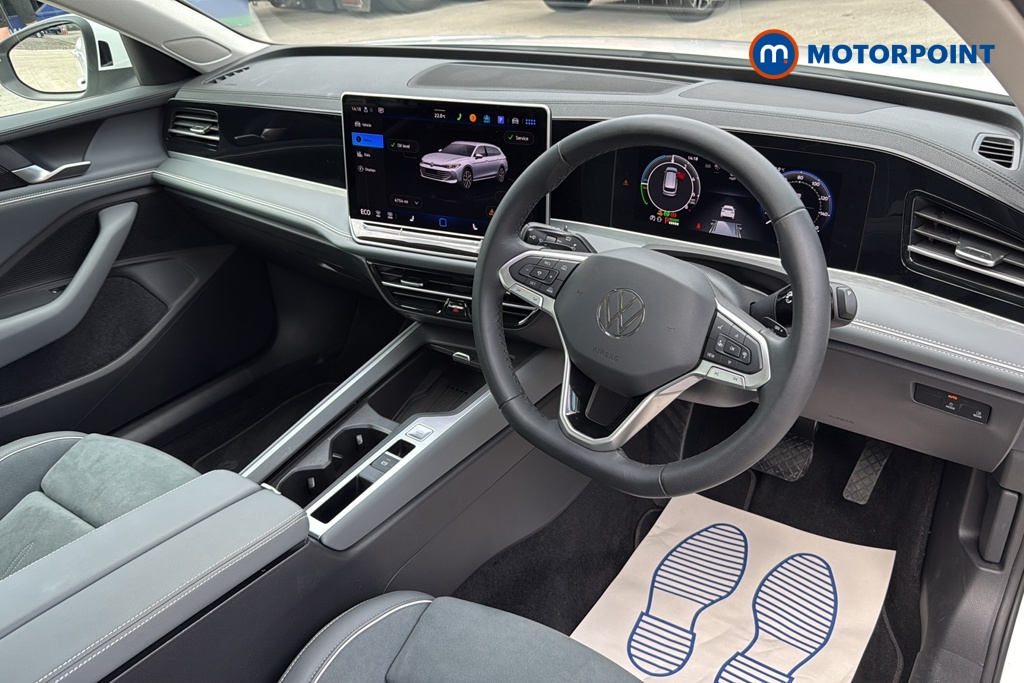 Volkswagen Passat Life Automatic Petrol Plug-In Hybrid Estate - Stock Number (1655211) - 1st supplementary image