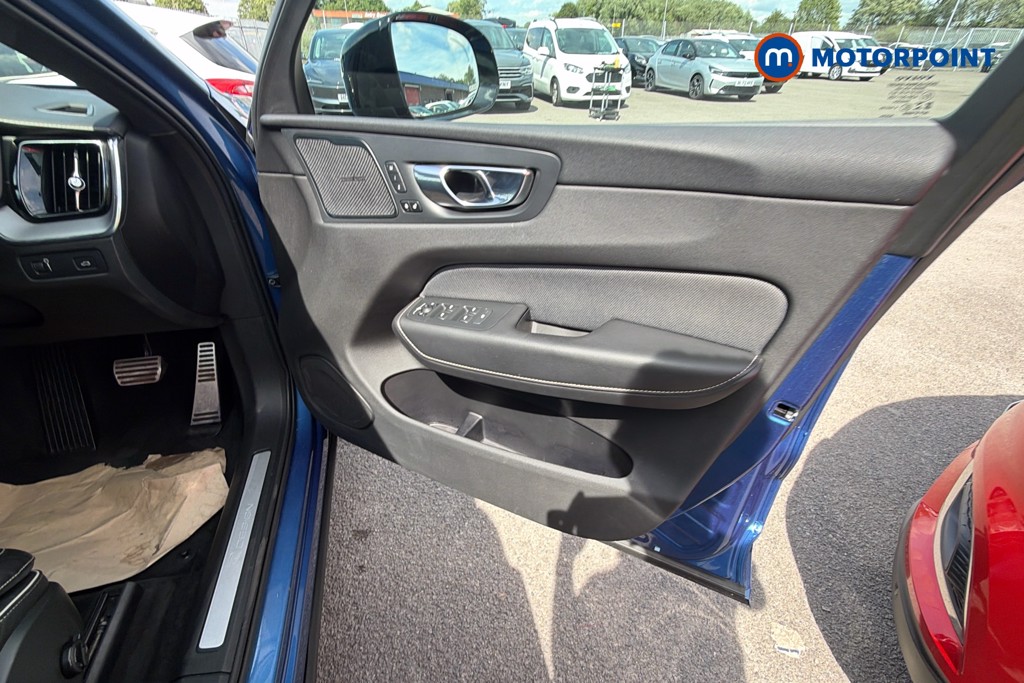 Volvo Xc60 R Design Pro Automatic Petrol SUV - Stock Number (1634388) - 37th supplementary image