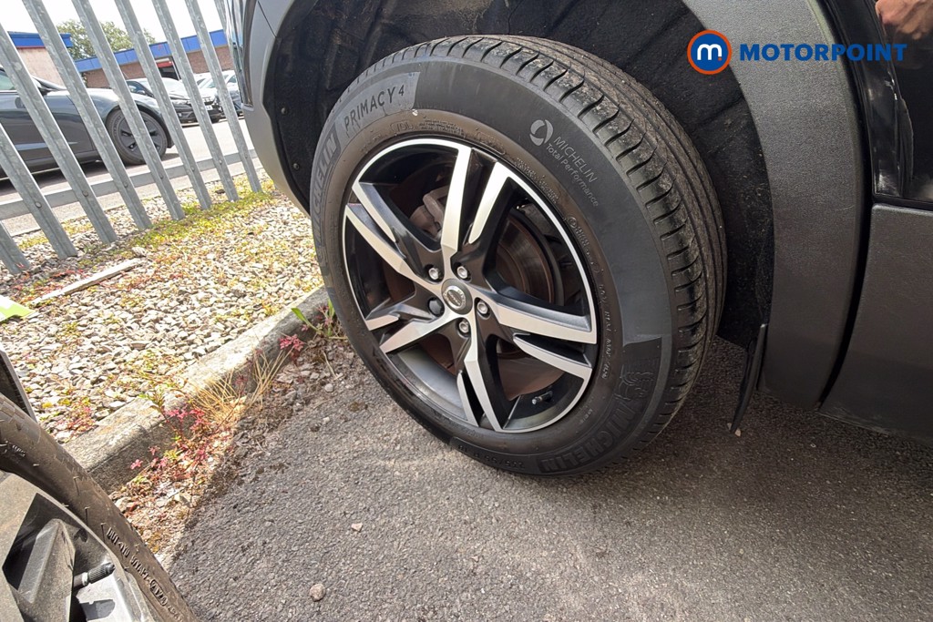 Volvo Xc40 R Design Manual Petrol SUV - Stock Number (1647895) - 35th supplementary image