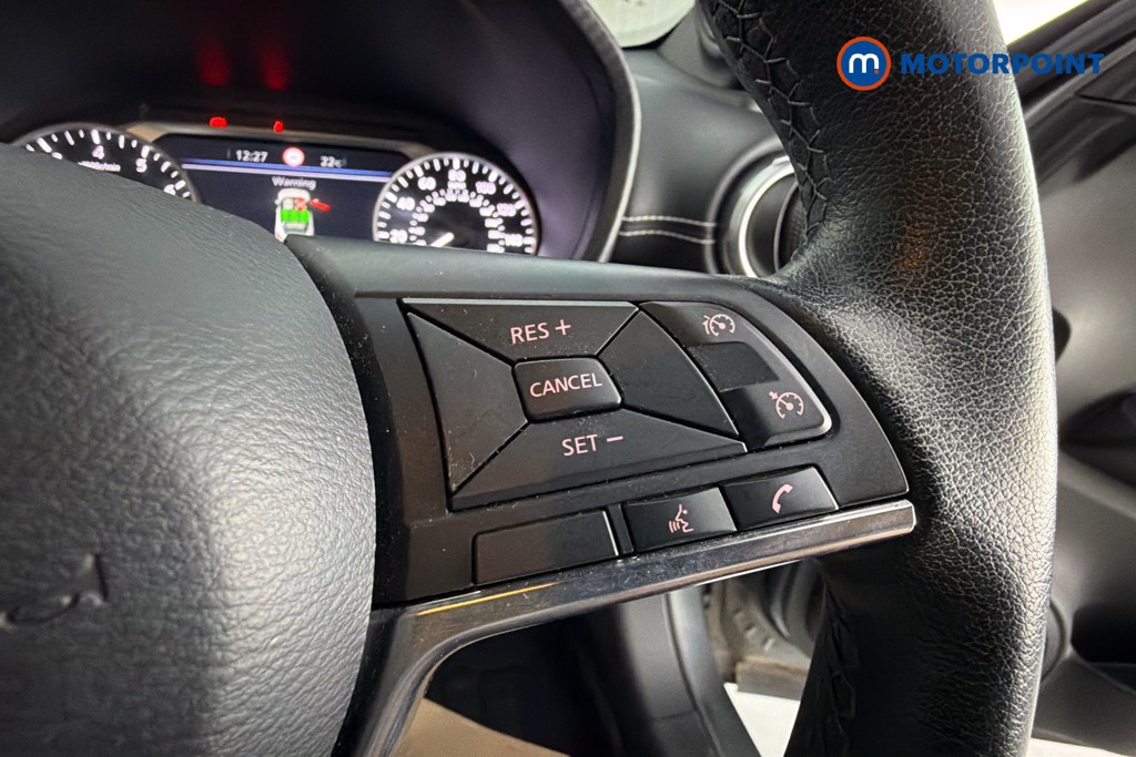 Nissan Juke N-Connecta Manual Petrol SUV - Stock Number (1649858) - 4th supplementary image