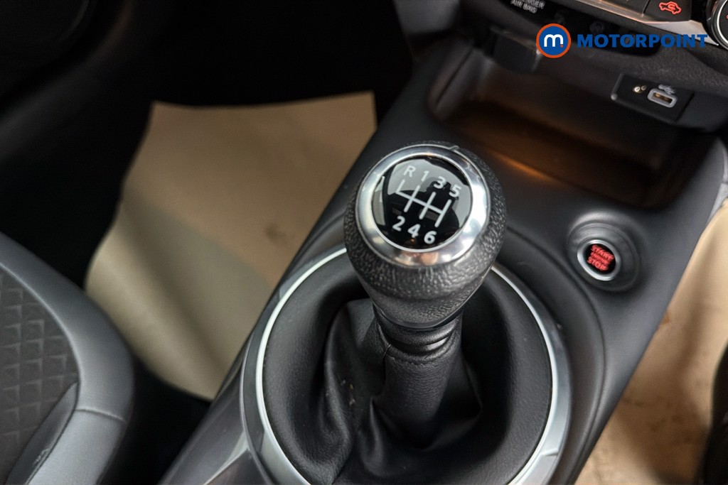 Nissan Juke N-Connecta Manual Petrol SUV - Stock Number (1649858) - 15th supplementary image